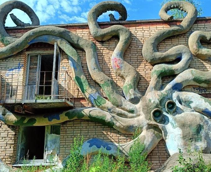 Поход в заброшенный лагерь Сказка